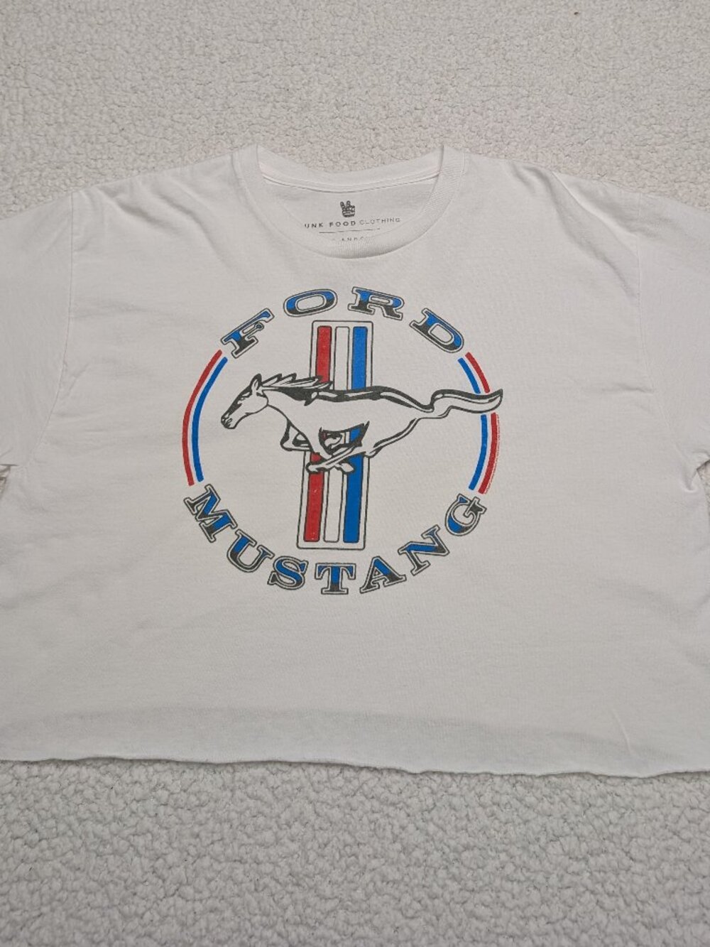 Junk Food Ford Mustang cropped graphic tee 🐎